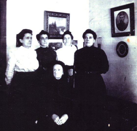 Lucas Family -- Bef 1911